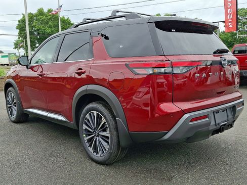 New 2026 Nissan Pathfinder Platinum AWD/4WD image 3