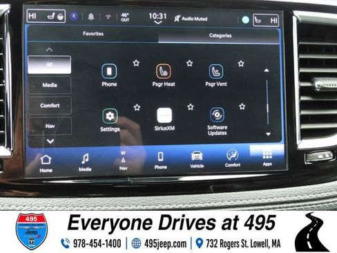 Used 2025 Chrysler Pacifica Limited FWD image 28