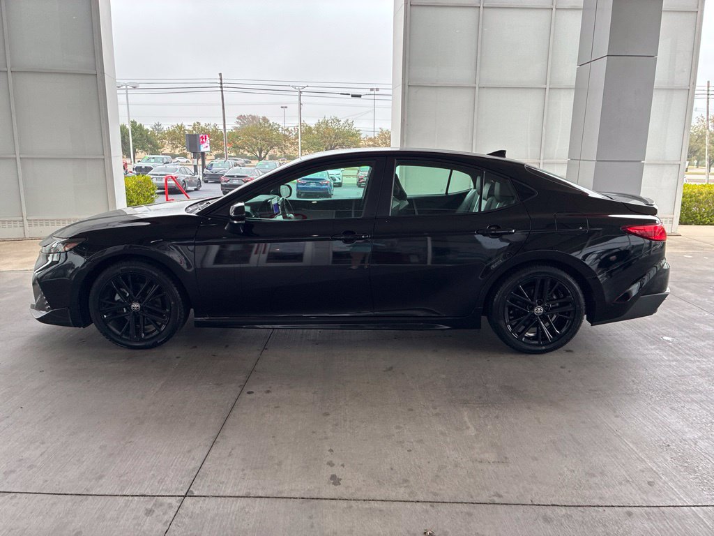 Used 2025 Toyota Camry SE FWD image 2
