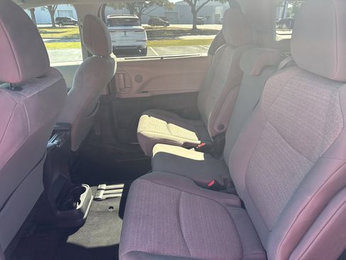 Used 2024 Toyota Sienna LE image 23