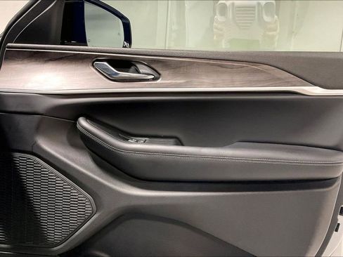 New 2025 Jeep Grand Cherokee Limited w/ Black Appearance Package image 19