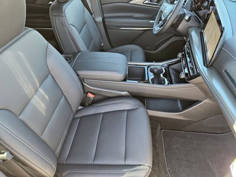 New 2026 Chevrolet Traverse LT w/ Sun and Wheel Package FWD image 16
