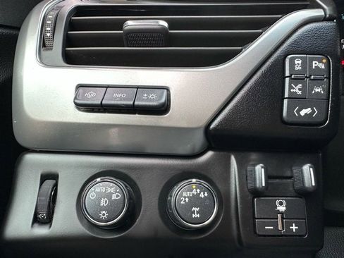 Used 2019 Chevrolet Tahoe Premier image 17