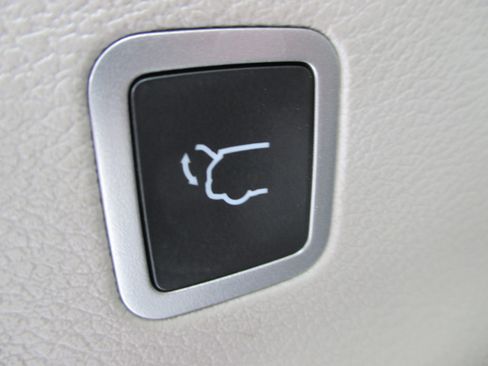 Used 2024 Chrysler Pacifica Touring-L FWD image 11
