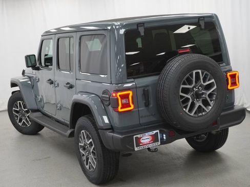 New 2026 Jeep Wrangler Unlimited Sahara AWD/4WD image 11