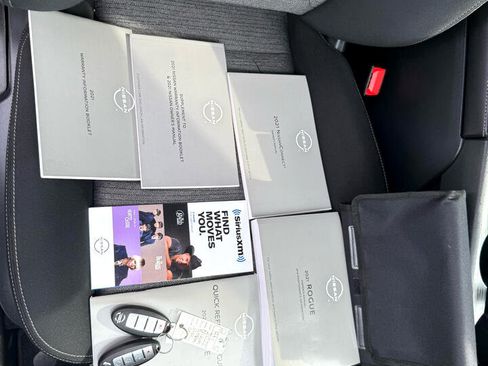 Used 2021 Nissan Rogue SV image 17