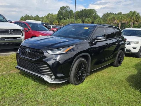 Used 2024 Toyota Highlander XSE FWD image 14