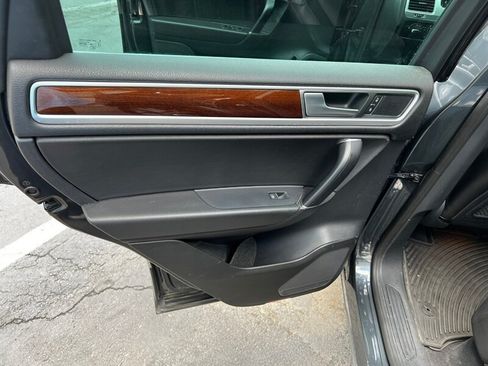 Used 2016 Volkswagen Touareg VR6 AWD/4WD image 22