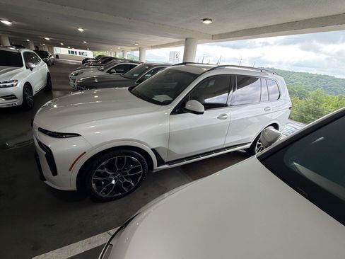 Certified 2024 BMW X7 xDrive40i w/ M Sport Package AWD/4WD image 9