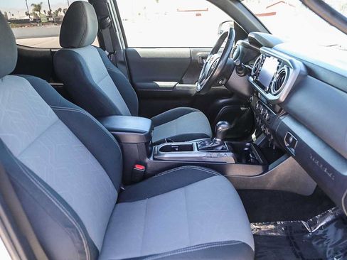 Used 2022 Toyota Tacoma TRD Sport w/ Technology Package RWD image 16