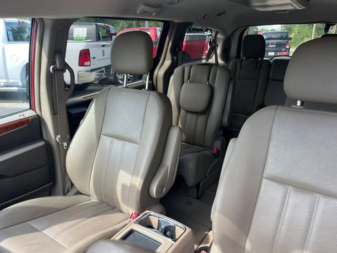 Used 2015 Chrysler Town & Country Touring-L w/ Driver Convenience Group FWD image 11