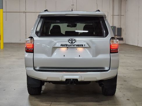 Used 2022 Toyota 4Runner SR5 Premium image 10