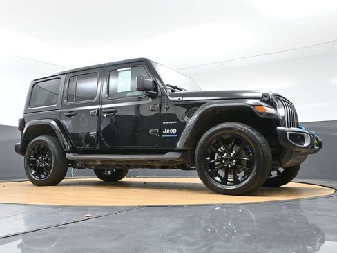 Used 2023 Jeep Wrangler Unlimited Sahara w/ Cold Weather Group AWD/4WD image 47