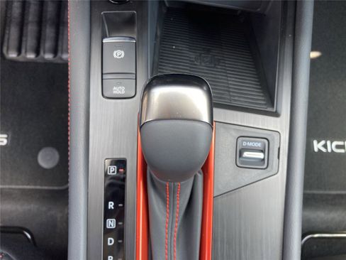 New 2025 Nissan Kicks SR image 21