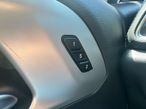 Used 2025 Chrysler Pacifica Limited FWD image 34