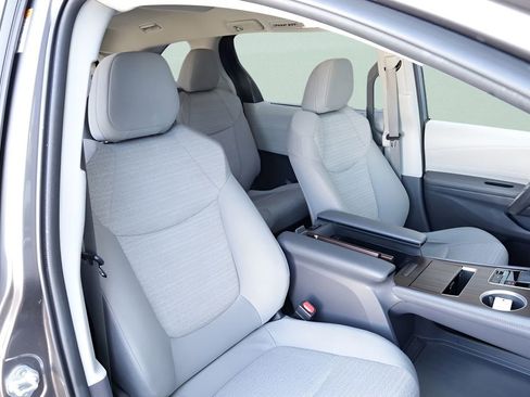 Certified 2022 Toyota Sienna LE image 24