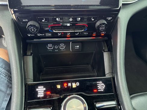 Used 2024 Jeep Grand Cherokee L Overland w/ Rear Seat Video Group I image 25