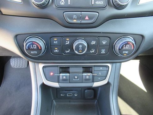 Used 2022 GMC Terrain Denali image 23