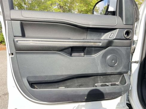 Used 2021 Ford Expedition XLT image 10