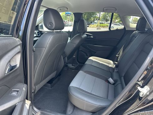 Used 2025 Chevrolet Trax LT w/ LT Convenience Package FWD image 31
