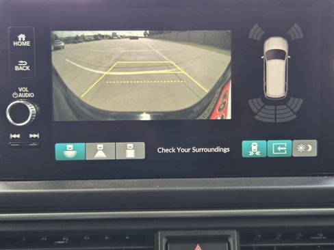 Certified 2025 Honda Pilot Touring image 14