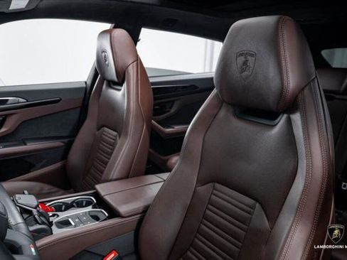 Used 2025 Lamborghini Urus SE AWD/4WD image 31