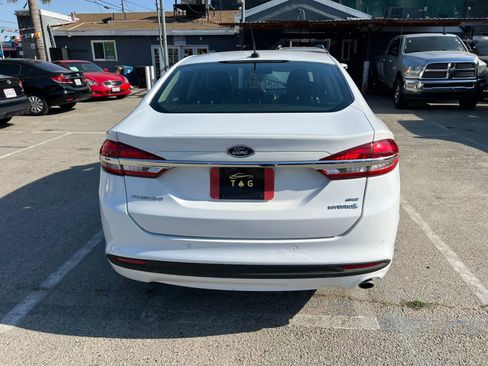 Used 2018 Ford Fusion SE w/ Equipment Group 602A FWD image 6