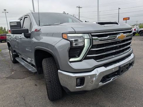 Used 2025 Chevrolet Silverado 2500 LTZ w/ LTZ Plus Package AWD/4WD image 13