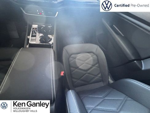Certified 2024 Volkswagen Atlas Cross Sport SE w/ Panoramic Sunroof Package AWD/4WD image 16