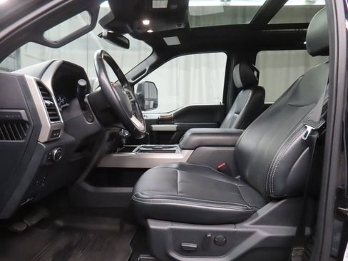 Used 2022 Ford F250 Lariat w/ Black Appearance Pkg AWD/4WD image 12