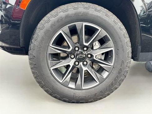 Used 2022 Chevrolet Tahoe Z71 w/ Luxury Package AWD/4WD image 34