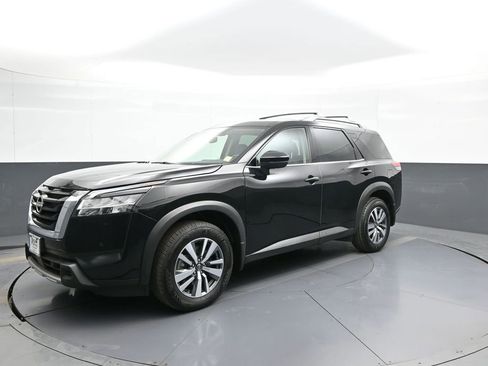 Used 2024 Nissan Pathfinder SL AWD/4WD image 10
