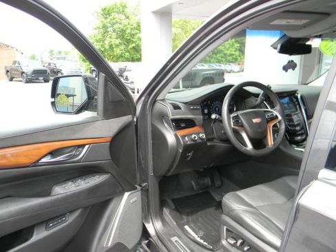 Used 2017 Cadillac Escalade Premium Luxury AWD/4WD image 16