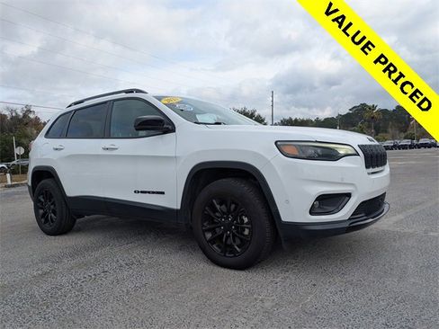 Used 2023 Jeep Cherokee Altitude Lux image 2