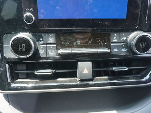 Used 2023 Toyota Highlander L FWD image 13
