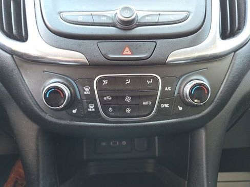 Used 2020 Chevrolet Equinox LT w/ Driver Convenience Package AWD/4WD image 11