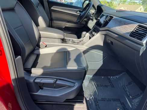 Used 2022 Volkswagen Atlas Cross Sport SE w/ Black Wheel Package image 30