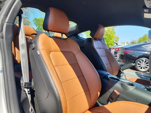 Used 2019 Ford Mustang GT Premium RWD image 31