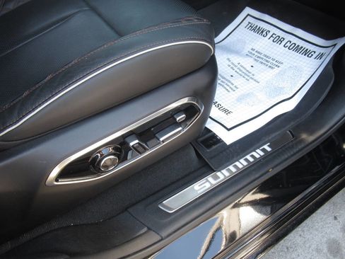 Used 2023 Jeep Grand Cherokee Summit AWD/4WD image 7