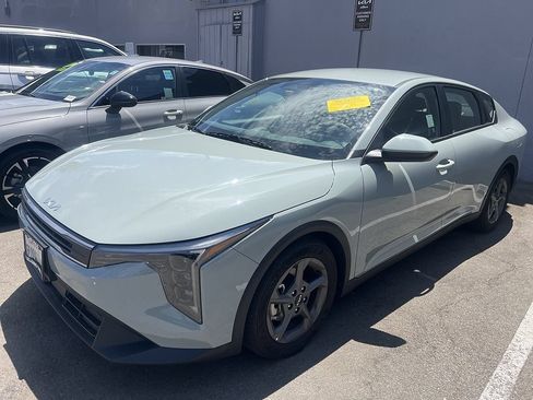 Used 2025 Kia K4 FWD image 2