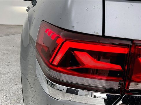 Used 2025 Volkswagen Atlas SE FWD image 38