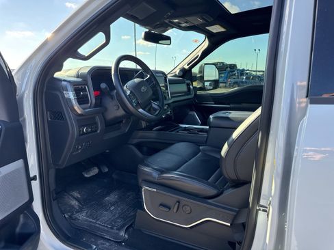 Used 2025 Ford F250 Platinum image 5