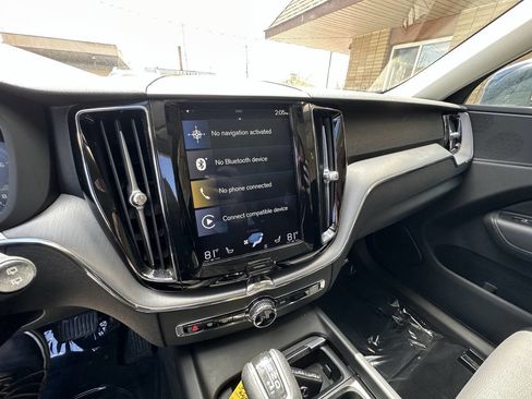 Used 2020 Volvo XC60 T5 Momentum AWD/4WD image 14