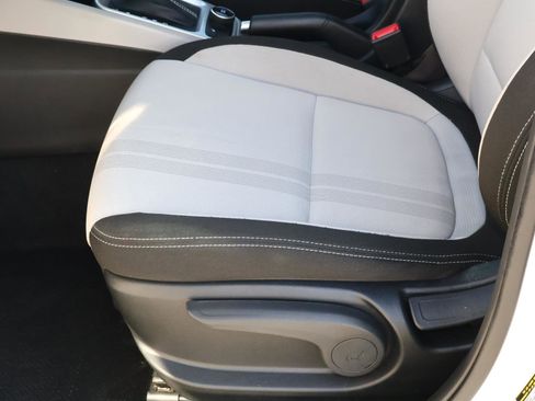 Used 2021 Hyundai Venue SEL w/ Premium Package image 14