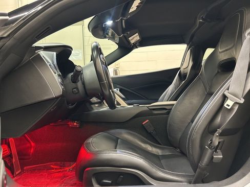 Used 2019 Chevrolet Corvette Stingray Coupe w/ 1LT image 7