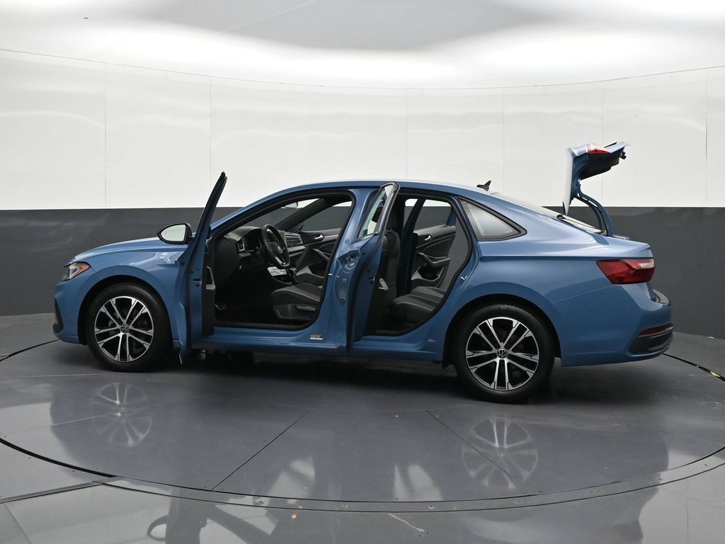 Used 2025 Volkswagen Jetta Sport FWD image 40