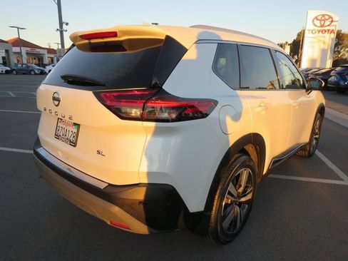 Used 2021 Nissan Rogue SL w/ Premium Package image 10