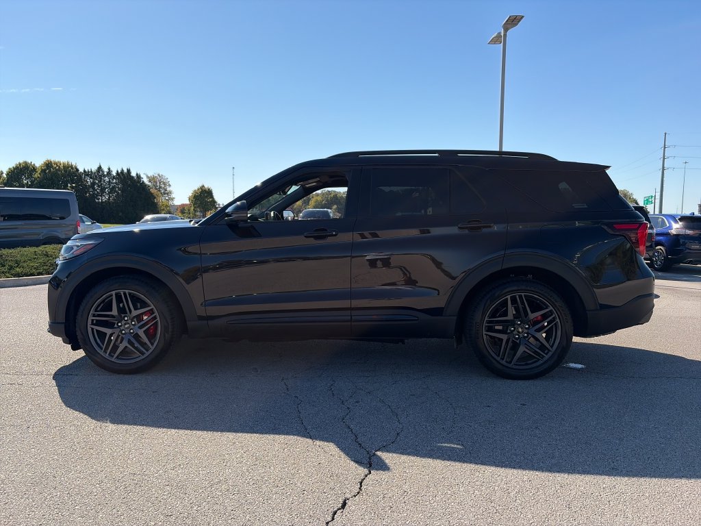 Used 2025 Ford Explorer ST AWD/4WD image 4
