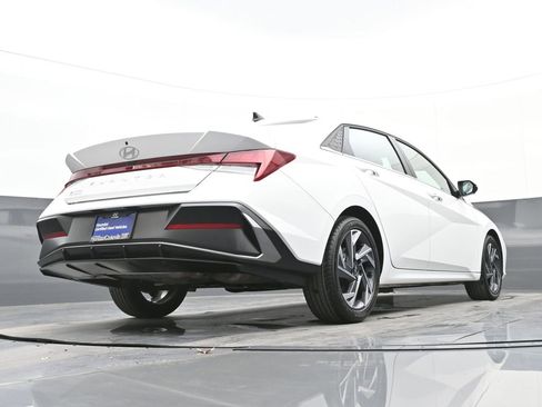 Certified 2025 Hyundai Elantra SEL image 46