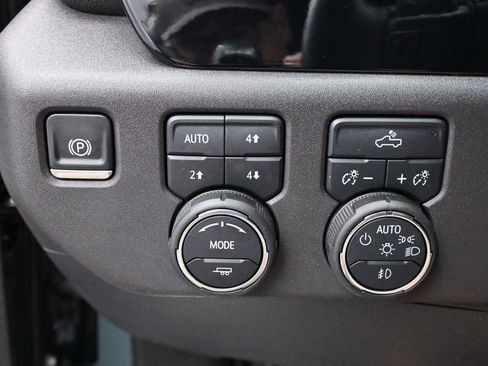 Used 2025 Chevrolet Silverado 1500 LT Trail Boss w/ Convenience Package II AWD/4WD image 20
